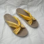 Bzees yellow thong toe promise sandals size 8 M Photo 1