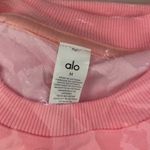 Alo Yoga  NWT Accolade Crew Neck Pullover Neon Bubblegum Size M SOLD OUT COLOR Photo 5