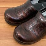 Dansko Professional Clogs Brown Croc Patent Leather Nurse Shoes Size 38 7.5-8 US Photo 3