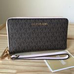 Michael Kors Wallet Photo 0