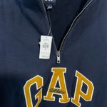 Gap  Men’s Sweater Medium  Photo 1