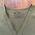 FIGS  Moss Green Catarina One-Pocket Scrub Top Size XL Photo 3