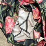 Beyond Yoga  Women’s Lux Print High Waisted Capri Legging in Protea Vine XS Photo 8