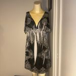 Chesley Size Small Black & White Plunge V Photo 1