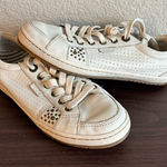 Taos White Leather Perforated Studded Casual Comfort Sneakers Shoes Size 7.5 Photo 0