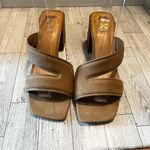 Vince Camuto Womens Jinani Sandal Size 8.5M Beige Faux Suede Wood Block Heel Photo 1