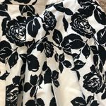 Talbots Petites Black White Full Pleated Skirt Sz. 10P Floral Lined Crochet Hem Photo 3