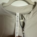 Lululemon jacket Photo 2
