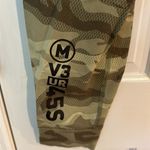 Reebok Lightly used  athletic leggings size large camo pattern Photo 4