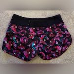 Lululemon 2016 Speed Short 2.5” Mini Midnight Bloom Black Deep Fuchsia Sz 4 Rare Photo 7