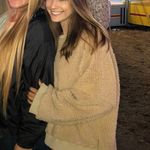 Vestique Sweatshirt Photo 0