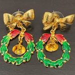 Vintage Unsigned Bow Holiday Wreath with Dangling Bell Christmas Earrings Photo 2