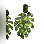 Green acrylic palm leaf earrings Photo 1