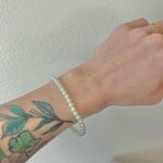 Small Stretchy Pearl Bracelet Vintage “Byrdie” Classic Elegant Simple White Photo 4