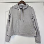 Vuori  Halo Essential Hoodie Cropped Size Large Heather Gray VW226 Photo 2