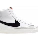 Nike Women’s Blazers Mid 77 Photo 0