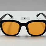 Square classic black sunglasses with yellow lenses Photo 0