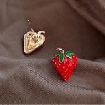 🍓 Strawberry studs post earrings Cute fruit gift girls adult red gold New Photo 1