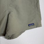 Patagonia Women's 5" Green Baggies Shorts Medium Photo 4