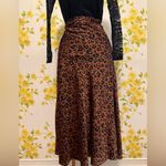 Dress Forum NEW Stylish Animal Print Midi Skirt size M Photo 3