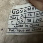 UGG  Women cold‎ weather slip one, size 7 Photo 2