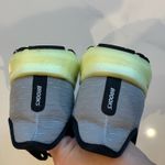 Brooks Hyperion Tempo Men’s Sneakers Gray Yellow Running Walking Racing Gym US9 Photo 2