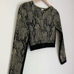 Fabletics NWT Kamila Snakeskin Seamless Athletic Top Green Black Size Medium Photo 5