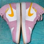 Air Jordan 1 Mid SE Sneakers Photo 3