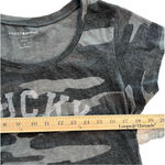 Lucky Brand  women’s camouflage cap sleeve t-shirt, size L EUC Photo 3