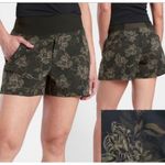 Athleta  Women's Trekkie North Printed Floral Shorts Size 18 Olive Green Photo 1