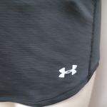 Under Armour  black streaker threadborne sccopneck tee size xs Photo 3