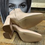 Jennifer Lopez  Camel Boots Photo 1