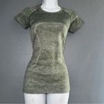 Lululemon Army Green Short Sleeve Dry Fit Workout Gym Fitness T-Shirt Top Small Photo 3