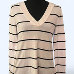 Gap  striped V-neck super soft long sleeve shirt in black and white Size Large Photo 0