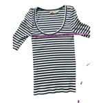 Faherty Freestyle Rib T-Shirt in Navy
Desi Stripe Scoop Neck 3/4 Sleeve Top XS Photo 5