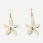 Boutique Vintage White Flower Earrings Photo 0