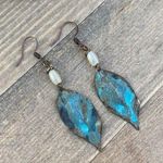 Copper metal patina leaf dangle drop earrings pearl boho artisan handcrafted Photo 0