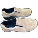 Brahma Unisex Slip Photo 2