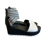 Sorel  Cameron Flatform White Black Sandals Stretch Ankle Strap Size 8 Women's Photo 1
