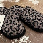 Comfy Luxe NWT Fuzzy Leopard Slip On Slippers Size 8 Black Photo 0