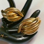Vintage 1980s Gold Tone Overlapping Ribbed Clip On Earrings Photo 0