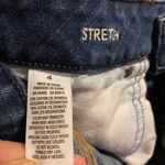 American Eagle  floral rose embroidered raw hem stretch denim jean shorts‎ size 4 Photo 8