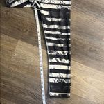 Lululemon  Wunder Under Crop II Shady Palms Black White Stripe Banana Leaf Sz 4 Photo 8