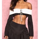 Pretty Little Thing - Woven Contrast Fold Over Collar Top in Black and White Photo 3