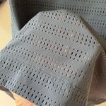 Gap Fit Sz XS Gray Stretch Perforated Sheer Eyelet Short Sleeve Sports Shirt Top Photo 2