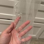 Wedding Veil, perfect condition. Worn for a couple of hours. 34” in length White Photo 2