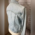 Gap  light Wash denim jean jacket size small Photo 5