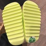 Yeezy slide glow green (first release) Photo 3