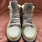 Nike Air Jordan 1 Mid Photo 1
