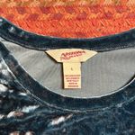 Arizona Jeans ARIZONA JEAN CO BLUE CRUSHED VELVET TEE SHIRT Photo 1